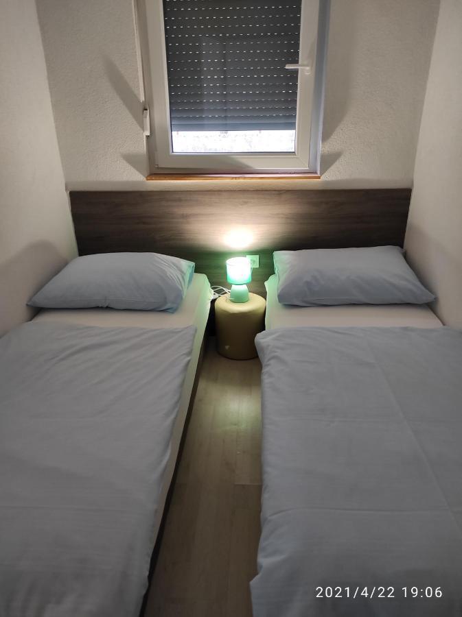 Apartmani Quattro Starigrad Paklenica Extérieur photo